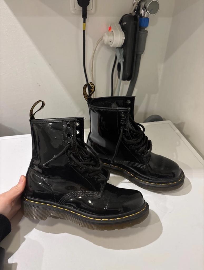 Dr martens, Kleding | Dames, Schoenen, Ophalen of Verzenden, Zo goed als nieuw, Zwart