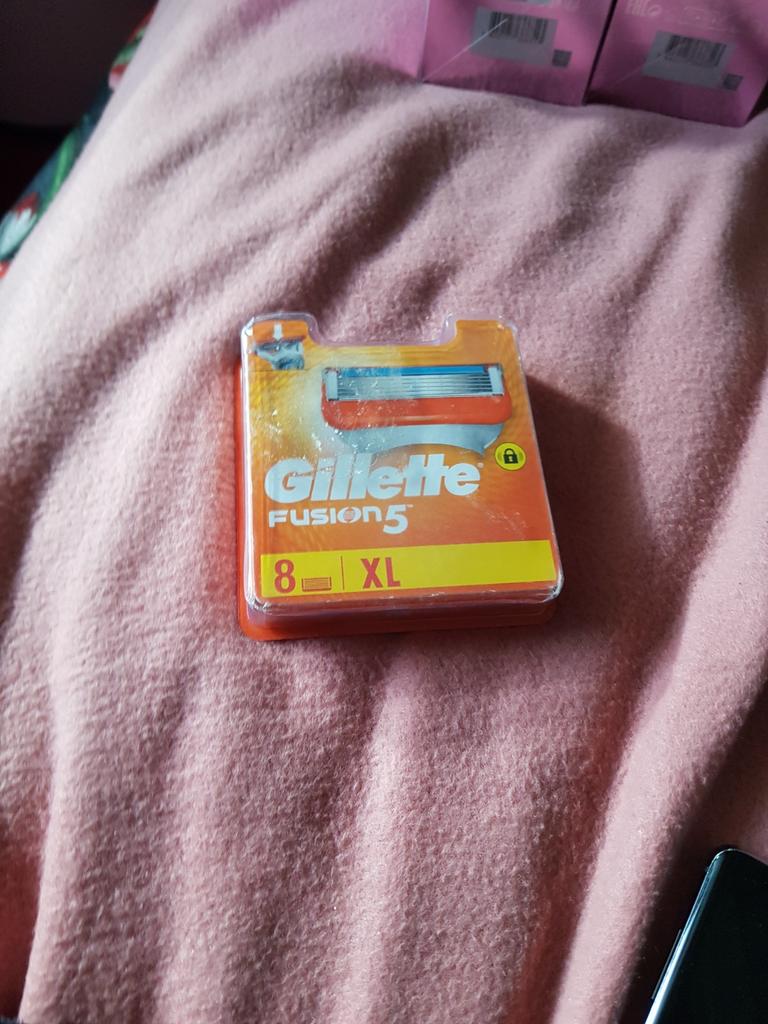 gillette  fushion  pak met 8 stuks NU 20euro, Ophalen of Verzenden, Nieuw, Gehele gezicht