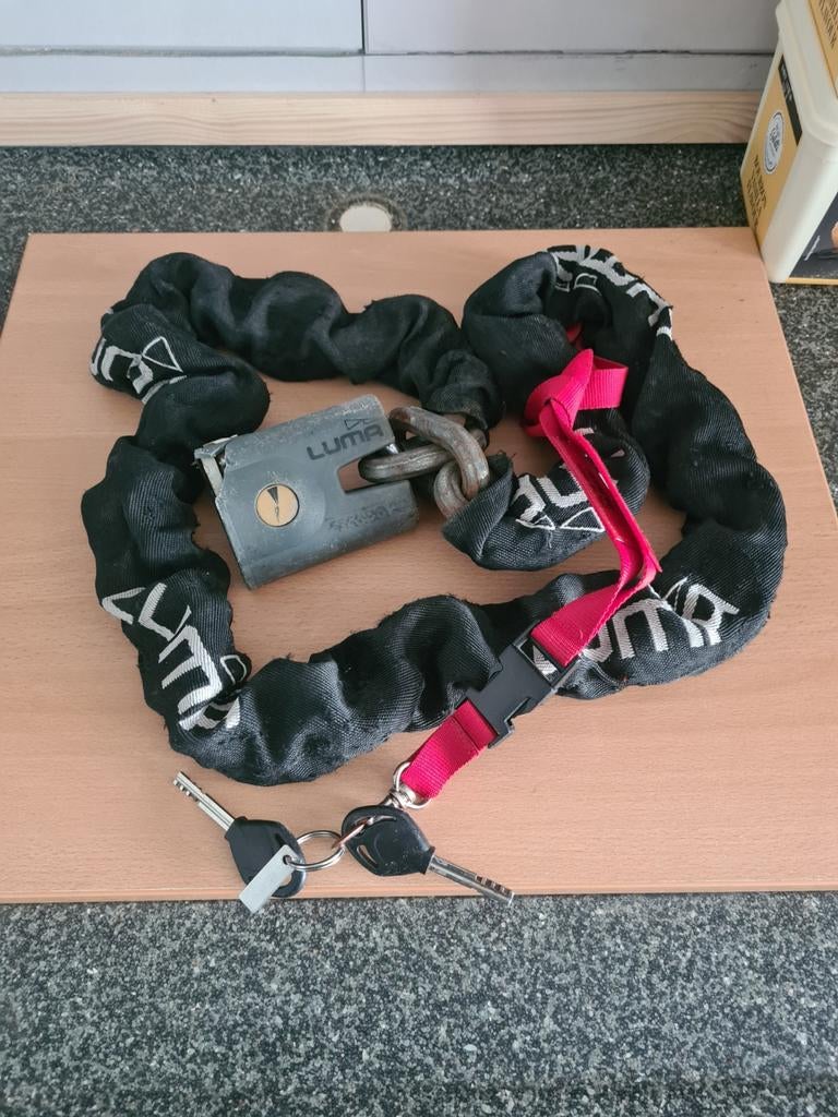 Luma kettingslot met hangslot en twee sleutels, Ophalen