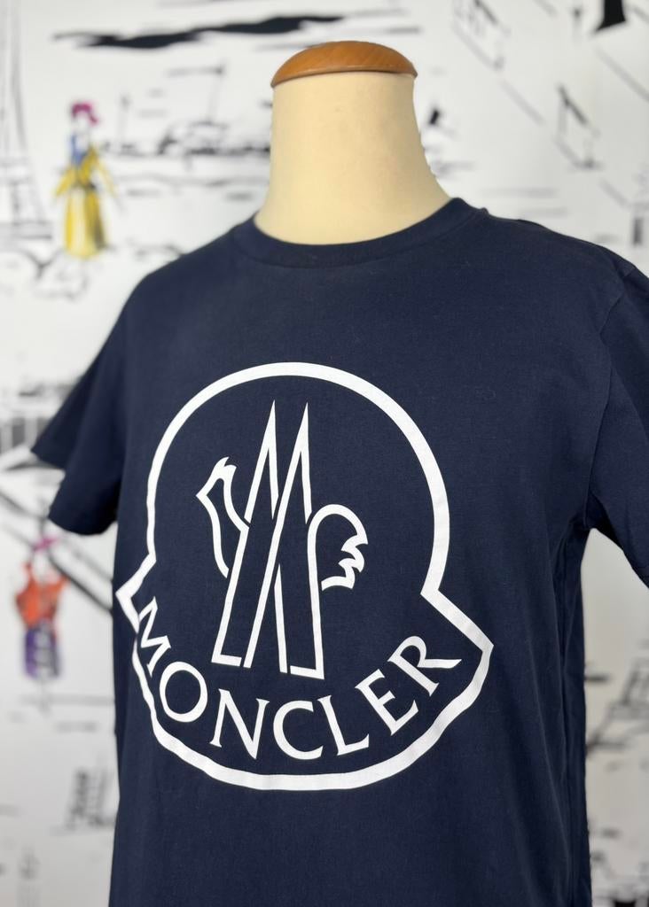 Moncler jongens t-shirt met logo patch maat 12 (140 euro), Moncler EU, Verzenden, Zo goed als nieuw, Moncler