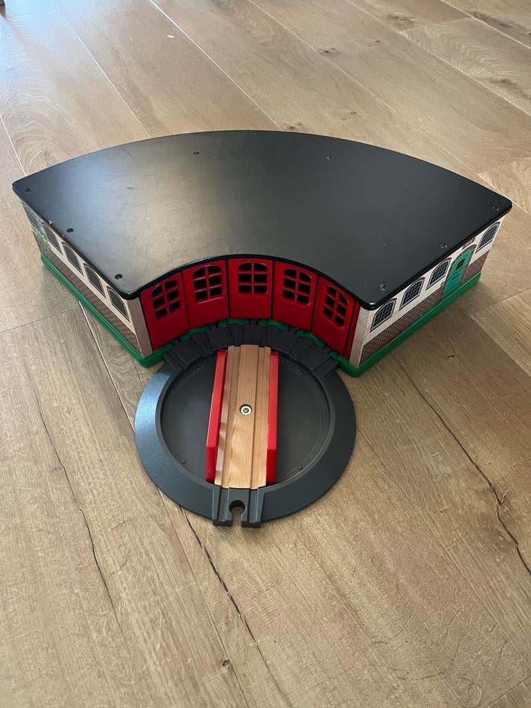 Brio trein remise met draaischijf, Ophalen, Gebruikt, Brug, Tunnel of Gebouw, Overige merken