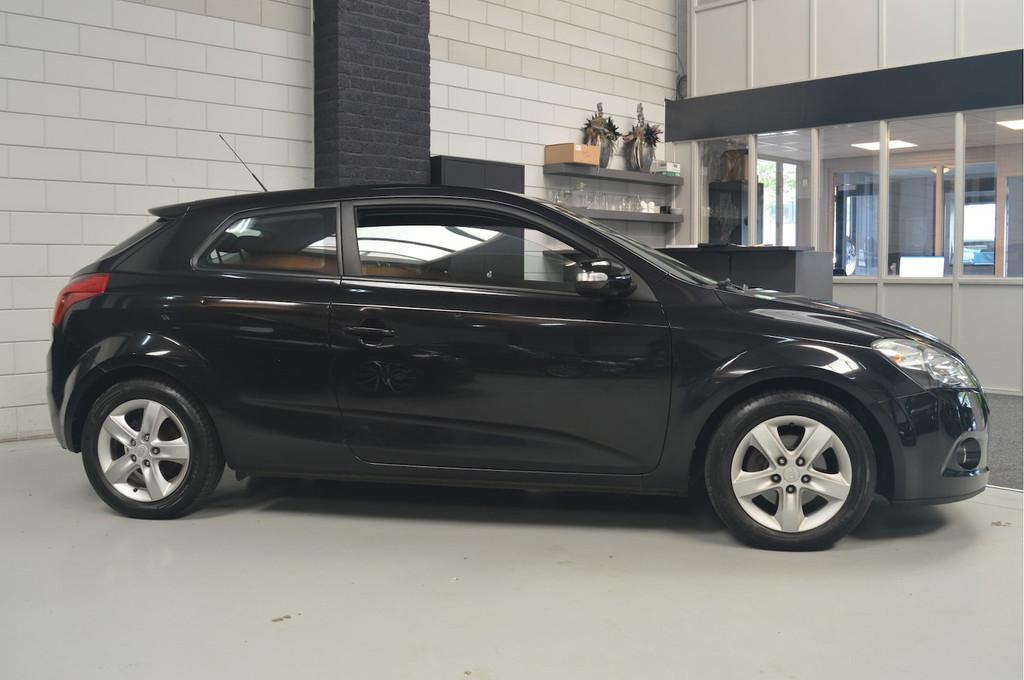 Kia Pro cee'd 1.4 CVVT X-ecutive // INRUIL KOOPJE // CLIMA /, Voorwielaandrijving, Euro 5, Gebruikt, 4 cilinders