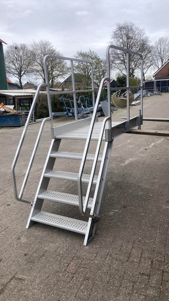 Aluminium trap bordes trap stalen trap, Doe-het-zelf en Verbouw, Ladders en Trappen, Ophalen, Zo goed als nieuw, 2 tot 4 meter