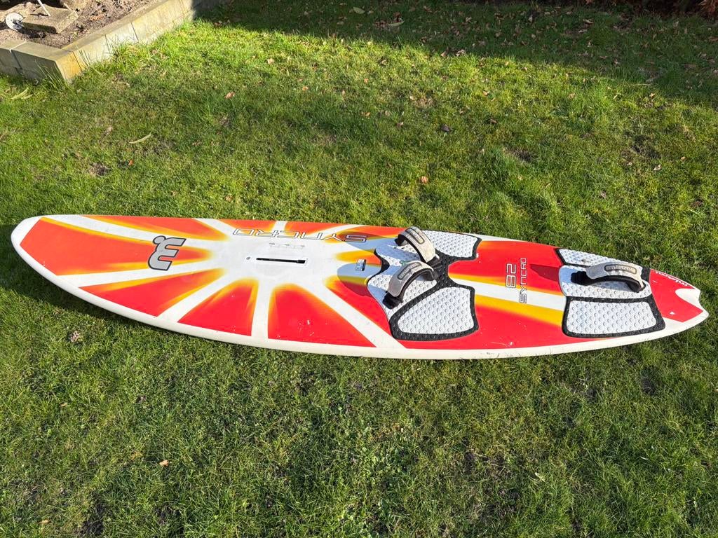 Mistral Synchro 82L, Watersport en Boten, Windsurfen, Ophalen, 250 tot 300 cm, Gebruikt, Met vin(nen)