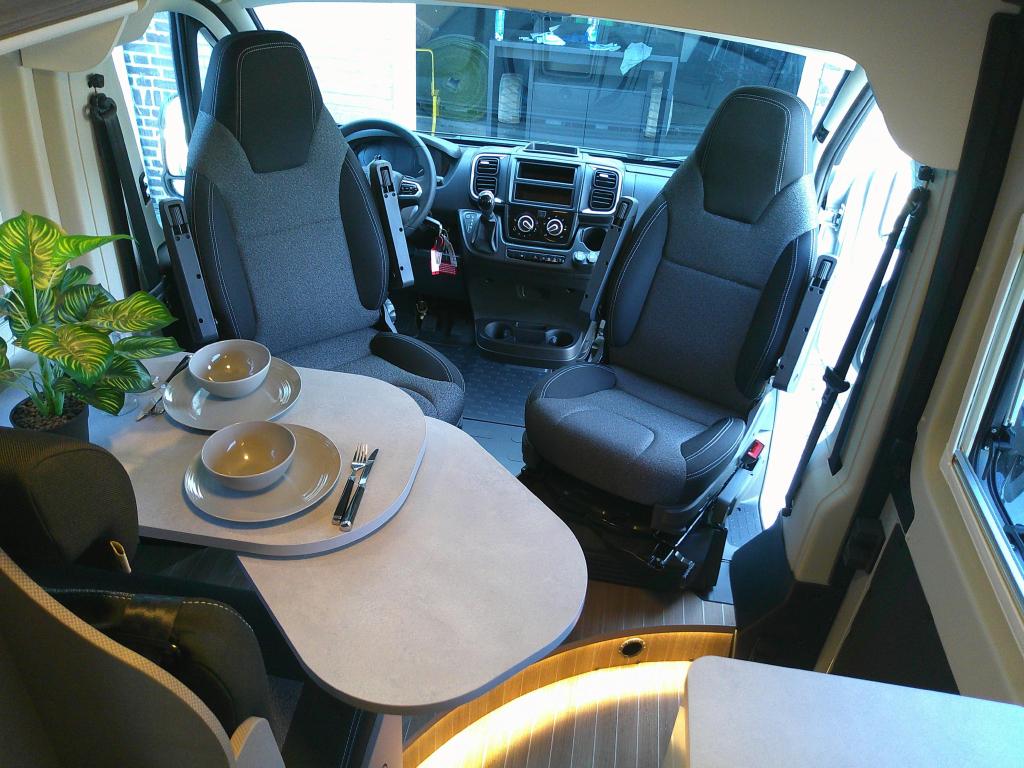 Etrusco CV 640 PB 8-traps automaat, Automaat, Buscamper of Camperbus, Ringverwarming, Dakluik