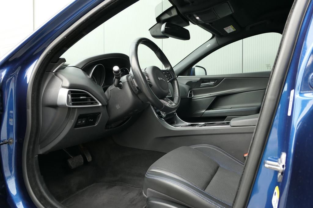 Jaguar XE 2.0 D Portfolio NAP Merdian Stuurverwarming, Automaat, Achterwielaandrijving, 4 cilinders, Blauw