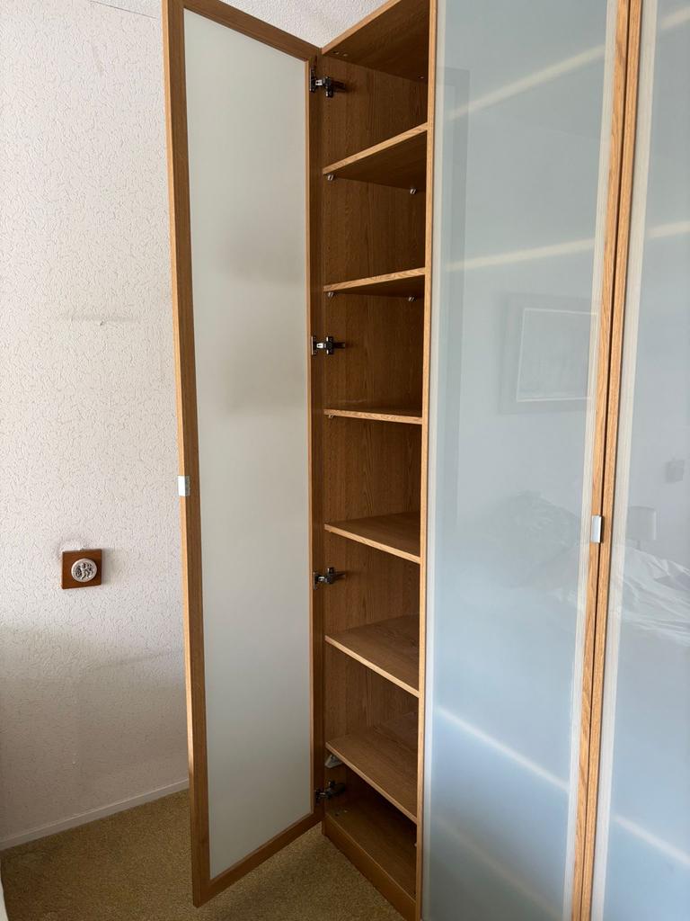 Kledingkast met glazen deuren en planken, Huis en Inrichting, Kasten | Kledingkasten, Gebruikt, 100 tot 150 cm, 200 cm of meer