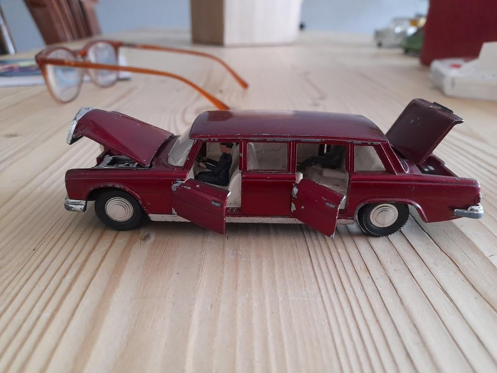 Dinky toys Mercedes 600, Hobby en Vrije tijd, Ophalen of Verzenden, Gebruikt, Auto, Dinky Toys