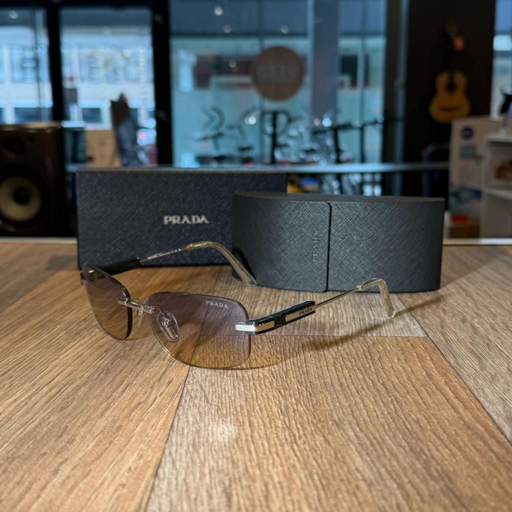 P‌rada PR 68ZS/1BC09S Zonnebril Heren | In hoes | Nette staa, Prada, Zo goed als nieuw, Support@prada.com, Prada S.p.A., 1 Via A. Manzoni, 
20121 Milan
Italy