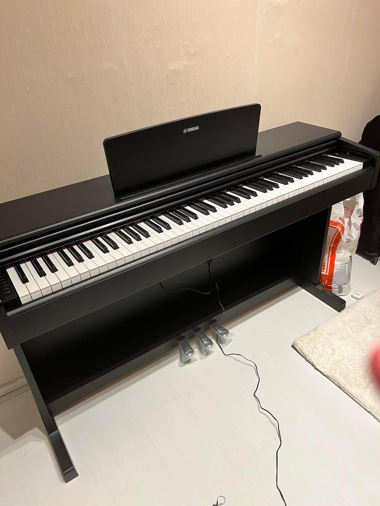Yamaha Arius YDP-145 Digitale Piano met koptelefoon, Muziek en Instrumenten, Piano's, Ophalen, Zwart, Digitaal, Nieuw