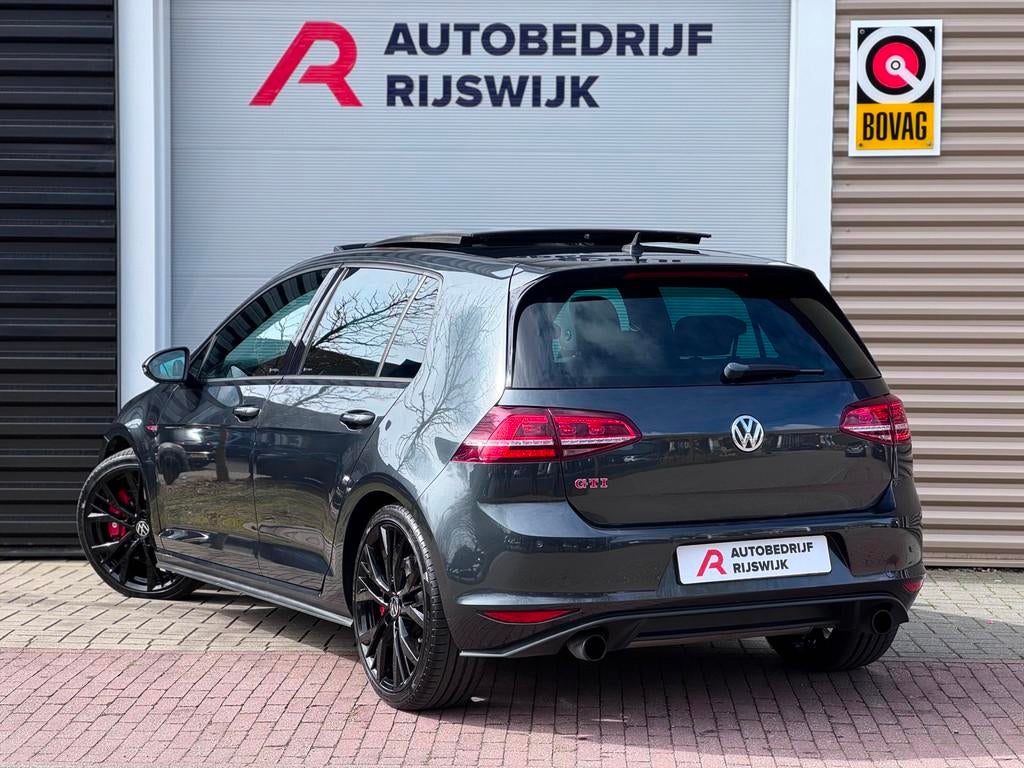 Volkswagen Golf 2.0 TSI GTI Performance Pano/Leer/Camera, Auto's, Gebruikt, Euro 6, 1984 cc, Zwart