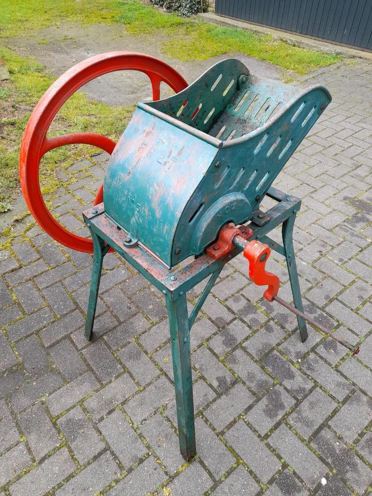 Antieke bietensnijder / bietenmolen, Ophalen