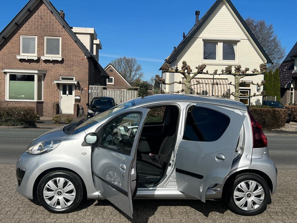Peugeot 107 1.0 Exclusive 72.000 km Onderhoudboekjes, Voorwielaandrijving, Euro 5, Stof, Gebruikt