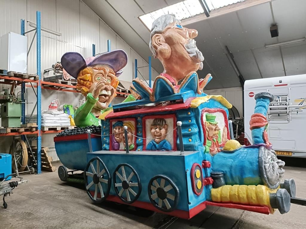 Carnavalswagen 'Spoor' Hout/Polyester, Ophalen, Carnaval