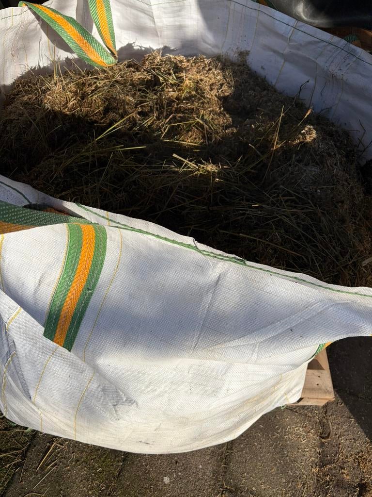 Gratis: paardenmest met vlas in tuinzak 1m3, Tuin en Terras, Aarde en Mest, Ophalen, Tuinaarde