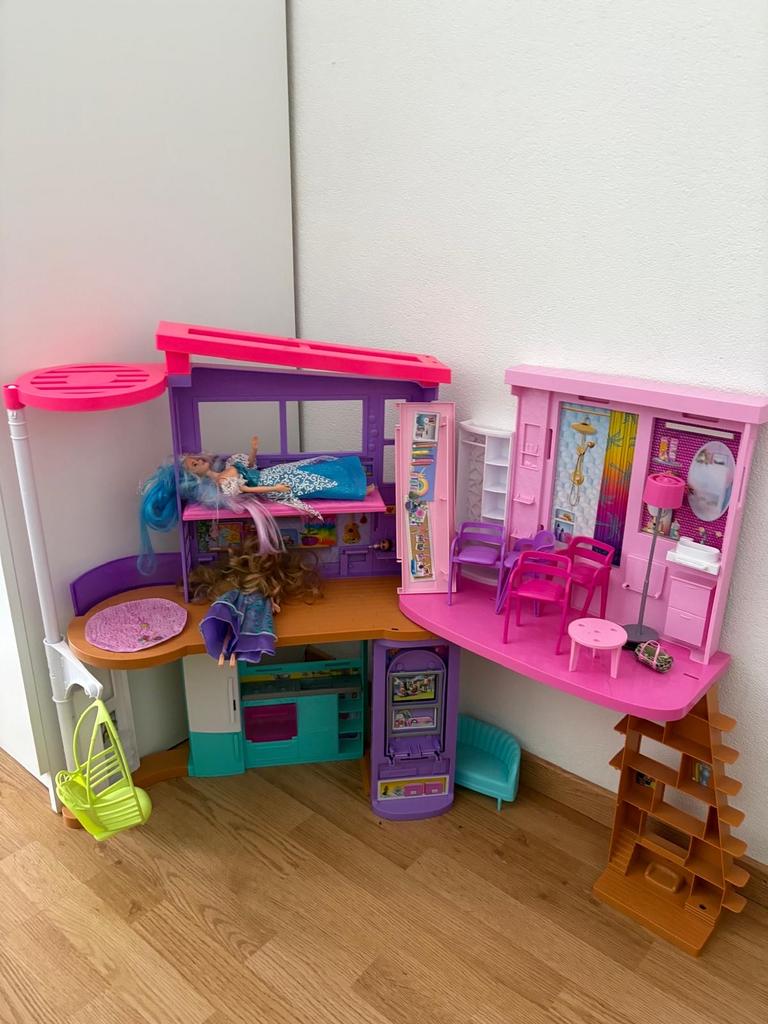 Barbie Vakantiehuis met accessoires, Kinderen en Baby's, Speelgoed | Poppenhuizen, Ophalen of Verzenden, Gebruikt, Poppenhuis