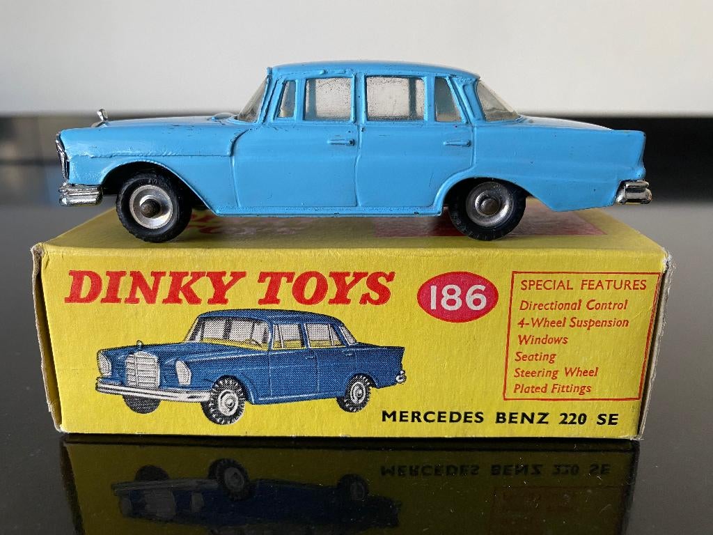 Dinky Toys #186 Mercedes Benz 220SE, Ophalen of Verzenden, Zo goed als nieuw, Auto, Dinky Toys