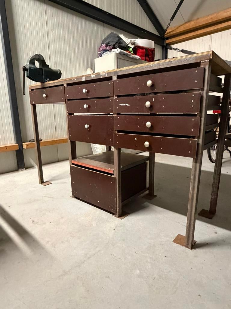 Oerdegelijke werkbank met grote bankschroef, Ophalen, Gebruikt