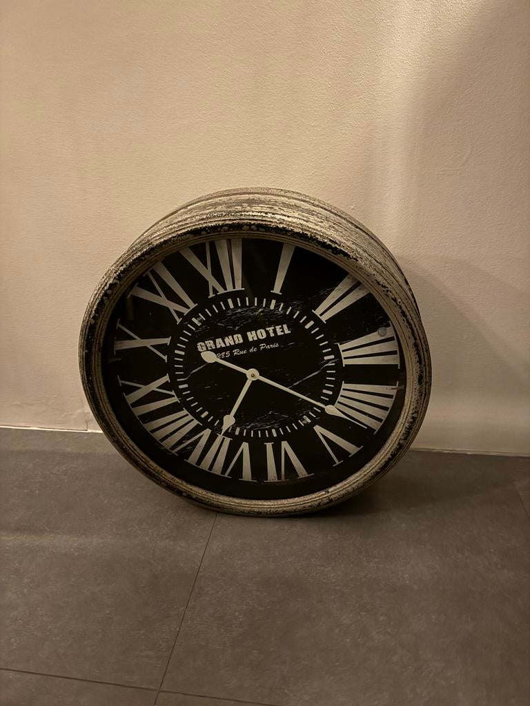 Grote vintage wandklok 'Grand Hotel' - Industrieel design, Ophalen, Gebruikt, Analoog, Wandklok