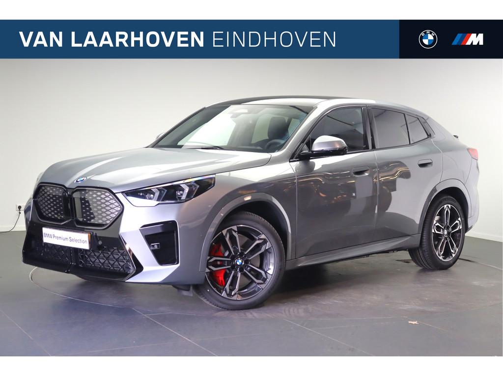 BMW iX2 eDrive20 High Executive M Sport / Panoramadak / Trek, IX2, Met garantie (alle), 443 km, 204 pk