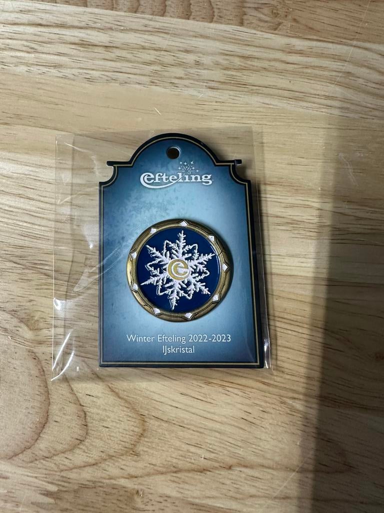 Efteling winter pin, Verzamelen, Efteling, Ophalen of Verzenden, Zo goed als nieuw, Button of Speldje