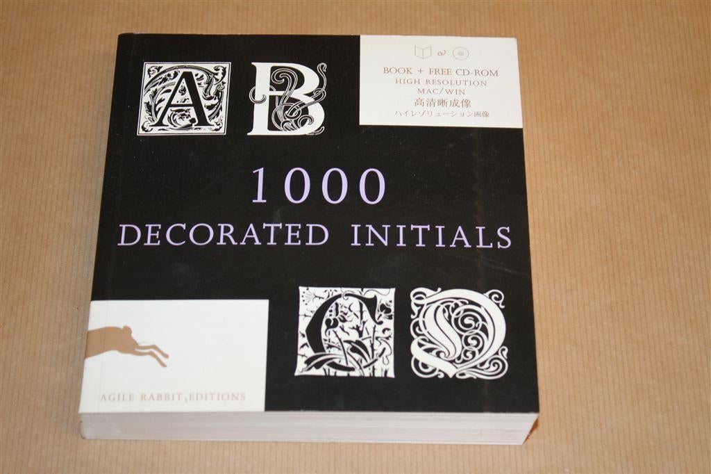 1000 decorated initials, Ophalen of Verzenden, Zo goed als nieuw