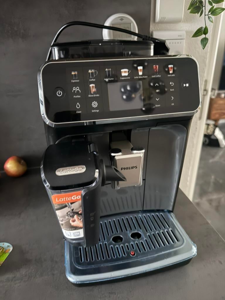 Philips 5500 Series Espressomachine EP5549/70, Ophalen of Verzenden, Zo goed als nieuw, Espresso apparaat