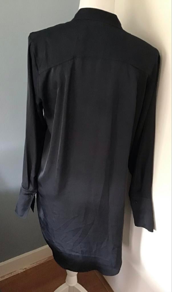 Zwarte satijnen blouse met lange mouwen - Maat M, Ophalen of Verzenden, Zo goed als nieuw, Maat 38/40 (M), Zwart