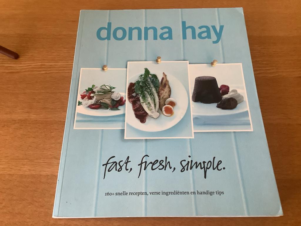 Donna Hay: Fast, Fresh, Simple kookboek, Ophalen of Verzenden, Gelezen, Voorgerechten en Soepen
