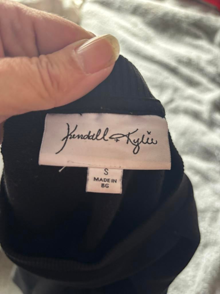 Zwarte Kendall + Kylie sweater, maat S, Ophalen of Verzenden, Gedragen, Maat 36 (S), Zwart