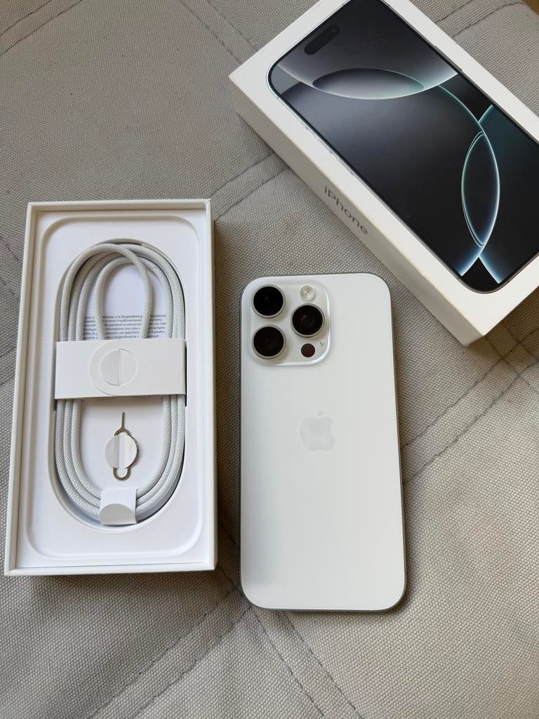 Kapotte iPhone 16 Pro 128GB - Scherm defect, Wit, Zonder simlock, Zonder abonnement, 90 %