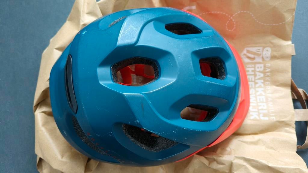 Fietshelm Rockrider M55-59cm Blauw/Oranje, Ophalen, M, Zo goed als nieuw, Rockrider