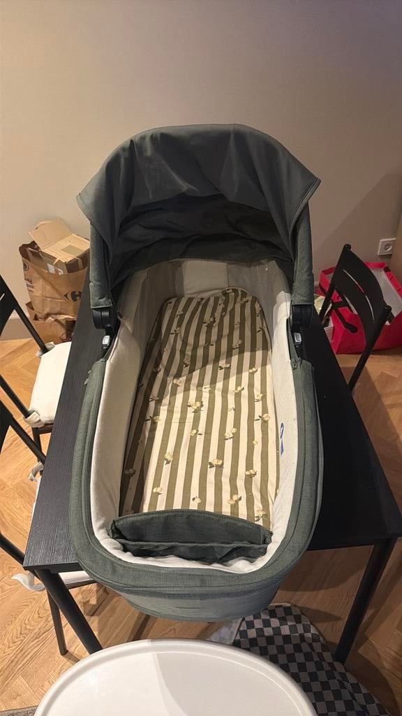 Nuna Reiswieg, Ophalen, Zo goed als nieuw, Reisbedje