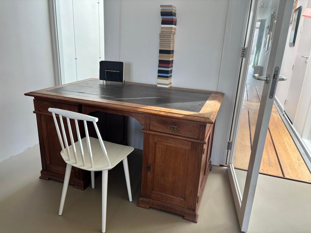 Groot antiek teakhouten bureau, Huis en Inrichting, Bureaus, Ophalen, Gebruikt