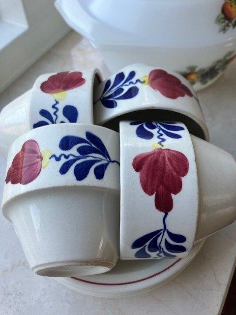 kop en schotel, Gebruikt, Ophalen of Verzenden, Kop(pen) en/of Schotel(s), Aardewerk