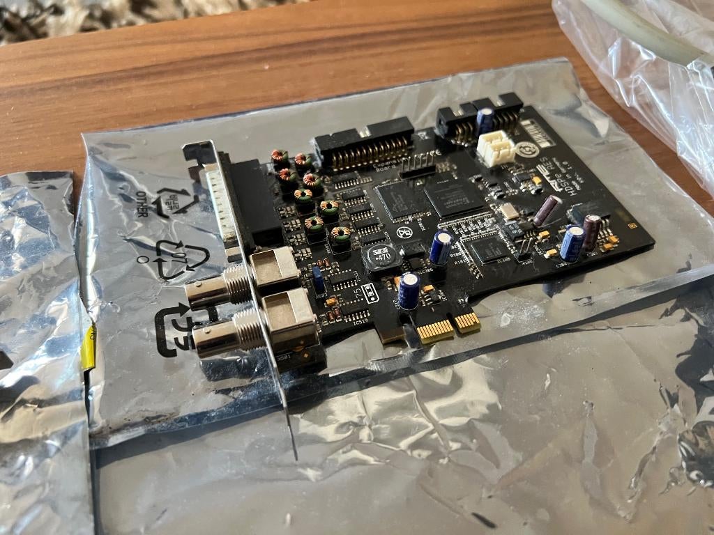 RME HDSPe AES + BOB-32 Breakout Box en multicore kabel, Ophalen of Verzenden, Gebruikt