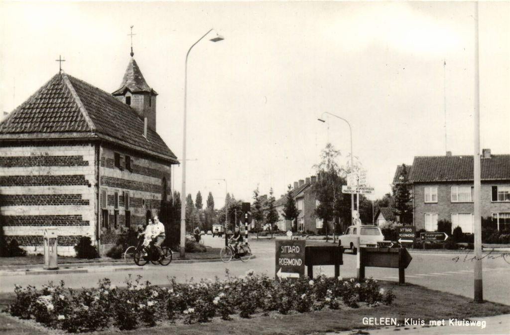 Geleen, Kluis met Kluisweg - fietsers - ongelopen, Verzenden, 1940 tot 1960, Ongelopen, Noord-Brabant