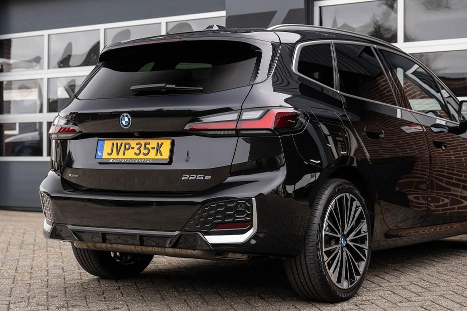 BMW 2 Serie 225 225e xDrive M Sport | Panorama | Harman/Kard, Automaat, 1800 kg, Gebruikt, Zwart