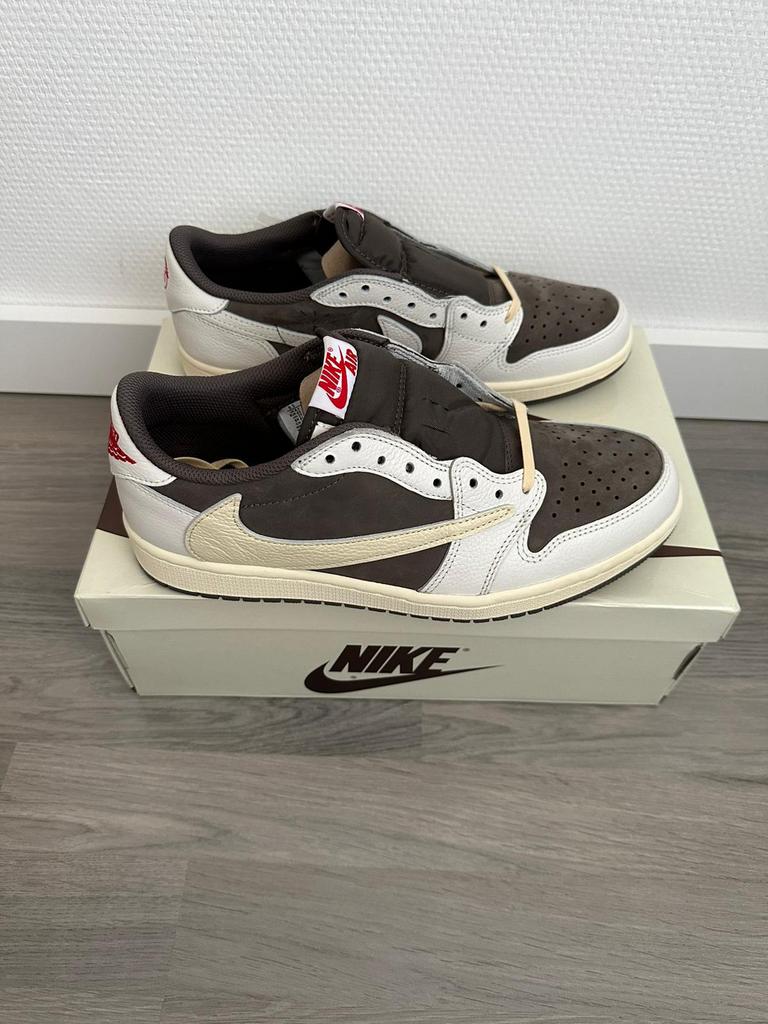 Nike air jordan 1 low travis scott reverse mocha, Ophalen of Verzenden, Zo goed als nieuw, Bruin