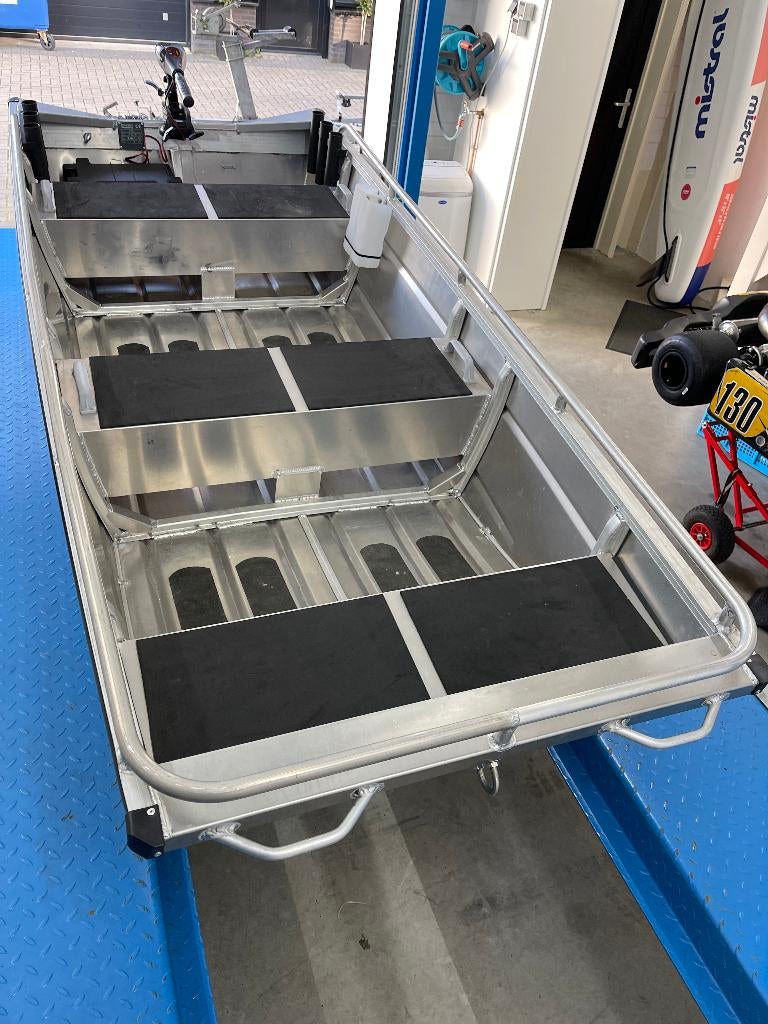 Visboot met Minn kota en AGM Power accu en strandwiel etc., Ophalen, Zo goed als nieuw, Complete hengel