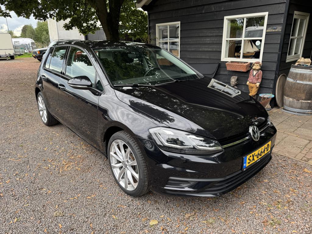 Volkswagen Golf 1.0 TSI Trendline CARPLAY|PDC (bj 2018), Gebruikt, Euro 6, 610 kg, Zwart