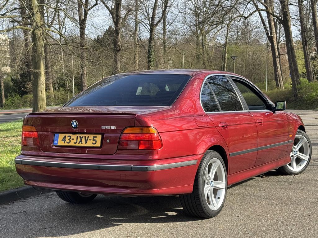 BMW 5 Serie 528 i 6 CIL E39 SLECHTS 8.000 KM P/JR !, Auto's, Achterwielaandrijving, 194 pk, 10 km/l, Bedrijf