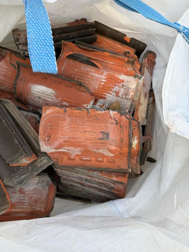 Bigbag vol dakpannen GRATIS, Ophalen, Gebruikt, Steen of Klei, Minder dan 5 m²