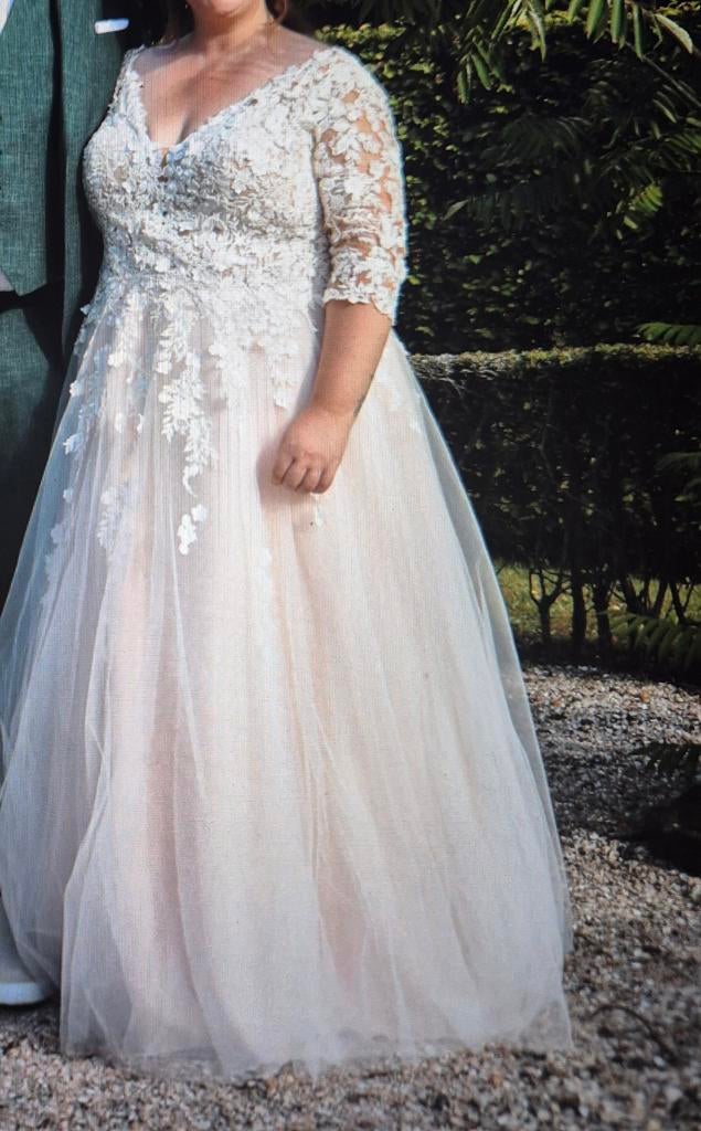 Elegante Trouwjurk Maat 52 met Kant en Blush Details, Trouwjurk, Overige kleuren, Ophalen of Verzenden, Onbekend