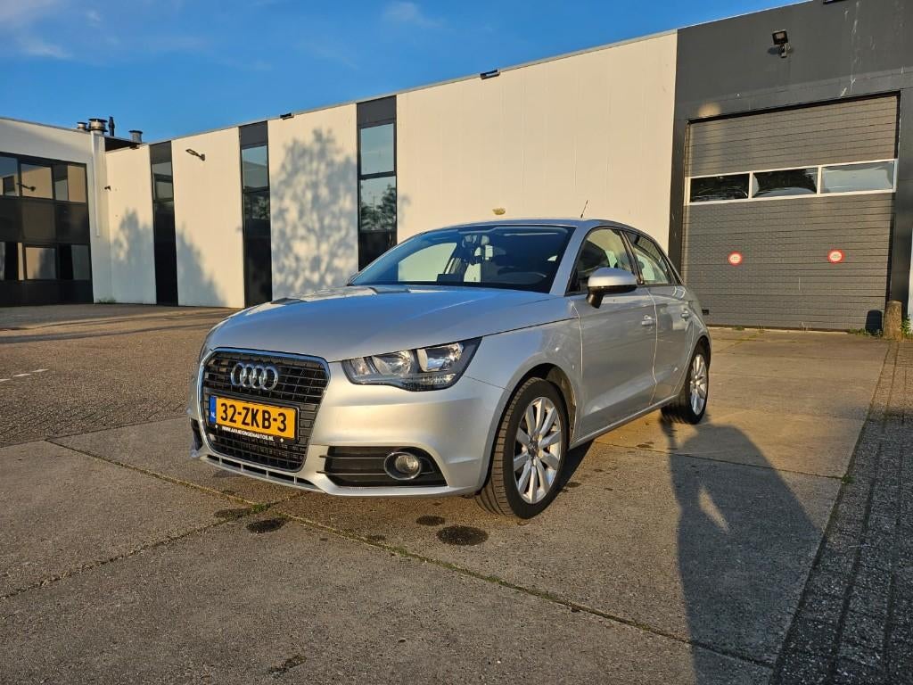 Audi A1 1.2 Tfsi 63KW SB 2013 Grijs, Voorwielaandrijving, Stof, 4 cilinders, Start-stop-systeem
