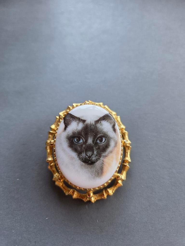 oude broche kettinghanger siamese kat, Sieraden, Tassen en Uiterlijk, Broches, Overige materialen, Verzenden, Zo goed als nieuw