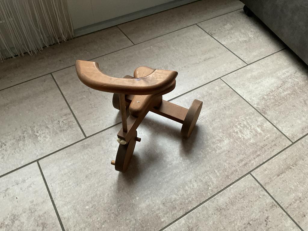Houten mini fietsje, Ophalen of Verzenden, Gebruikt, Rij- of Hobbelspeelgoed