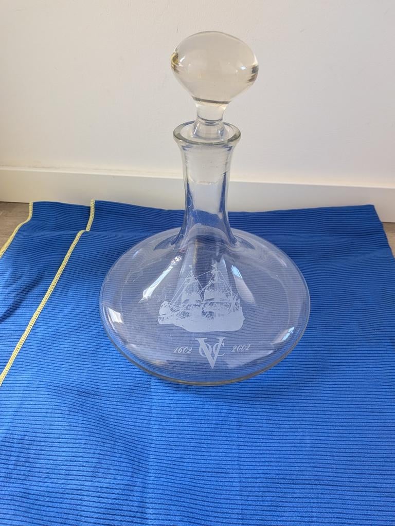 Glazen karaf met VOC-schip en jaartallen 1602-2002, Ophalen