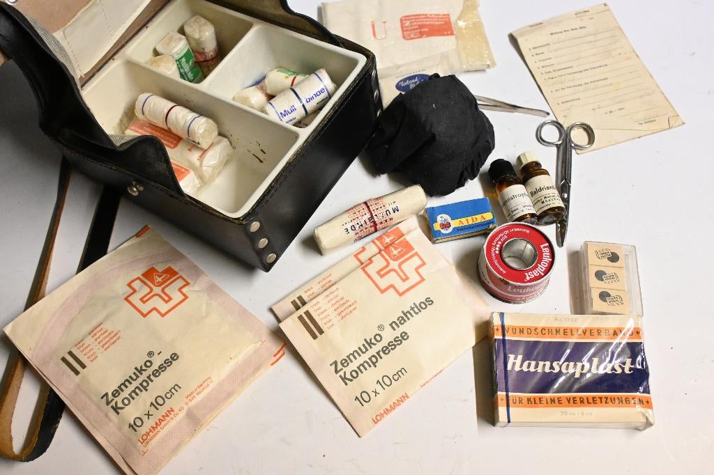 DRK leren sanitäter tas duitsland gevuld medisch EHBO, Verzamelen, Ophalen of Verzenden, Overige soorten, Duitsland, Overige typen