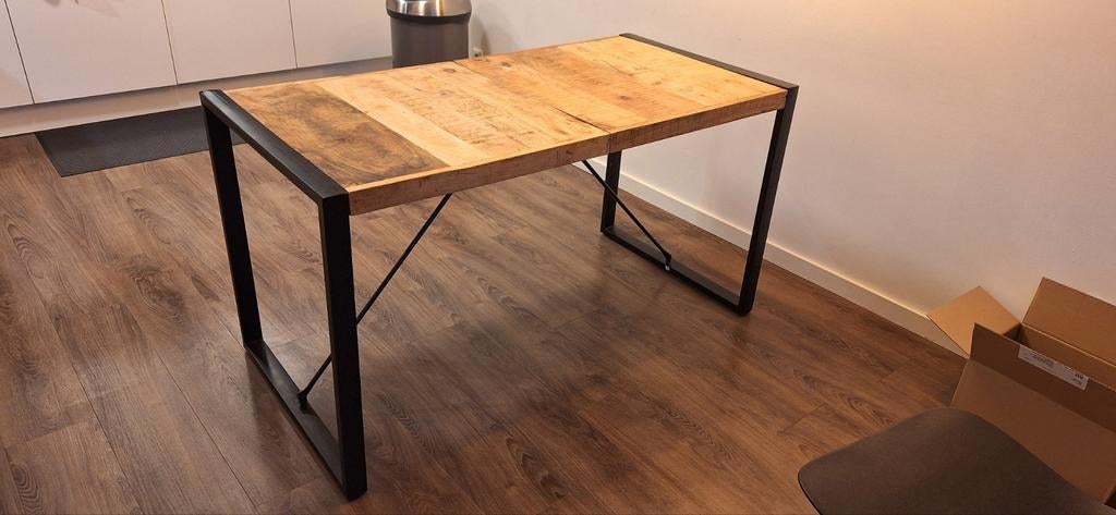 Houten tafel met zwart frame, Ophalen, Rechthoekig, 50 tot 100 cm